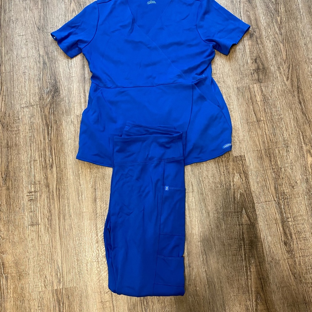 Jaanuu Scrub set- Size large, royal blue